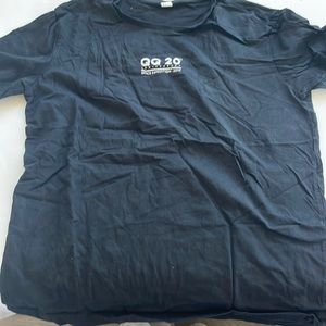 Black short sleeve tee